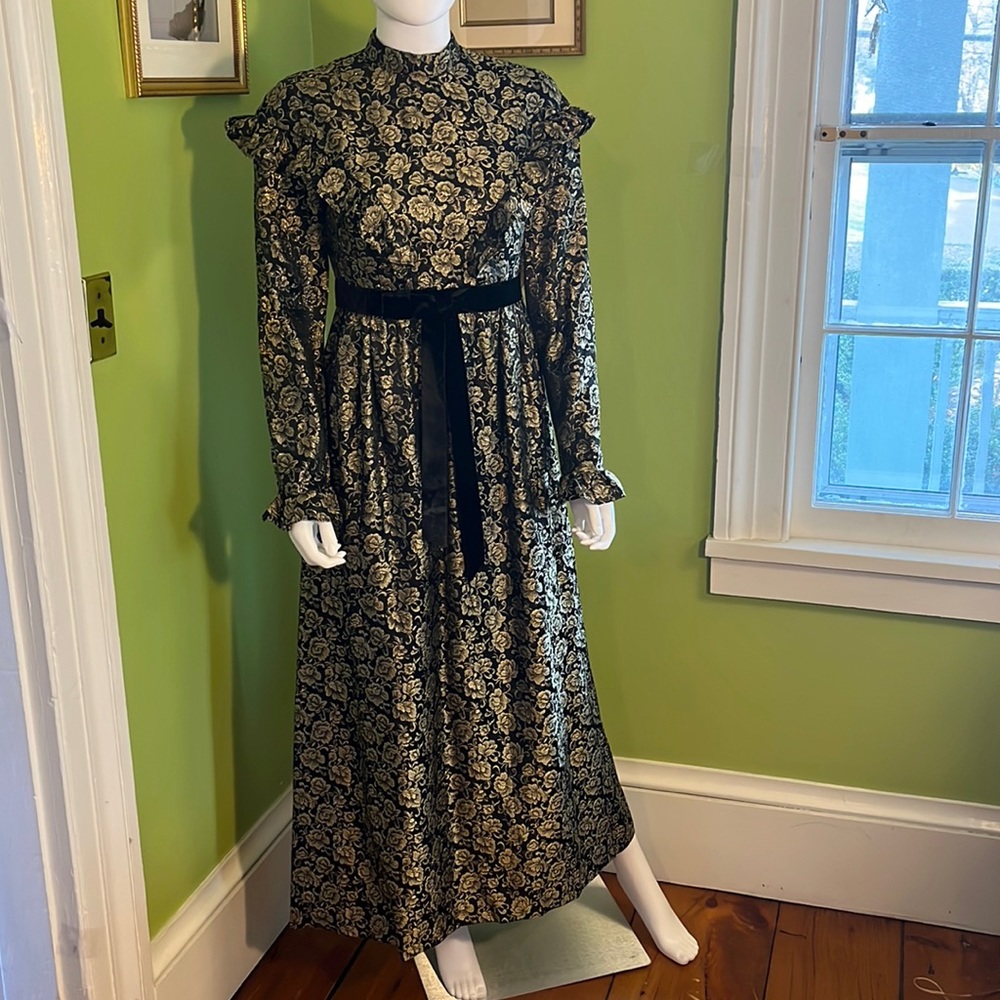 Vintage-Inspired Black and Gold Maxi Dress with Velvet Belt